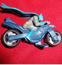 BATMAN BATCYCLE Hot Wheels + animated DVD + teddy bear keychain - $11.00