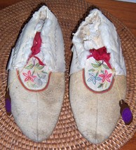 Early 20th Century Antique CREE Moccasins Embroidered Fur Private Collection - £939.53 GBP