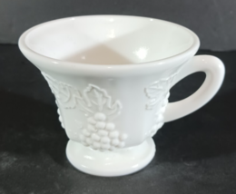 Milk Glass Footed Tea Cup Indiana Glass Colony Harvest Grape White - $106.15 MXN