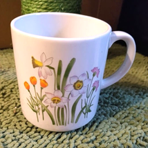 Vintage White Ceramic Floral Mug McCrory Stores Made In Japan Spring Sum... - $11.98 CAD