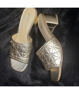 Michael Kors Gold Quilted SANDALS HEELS MK LOGO 9 NEW - $2,350.82 MXN