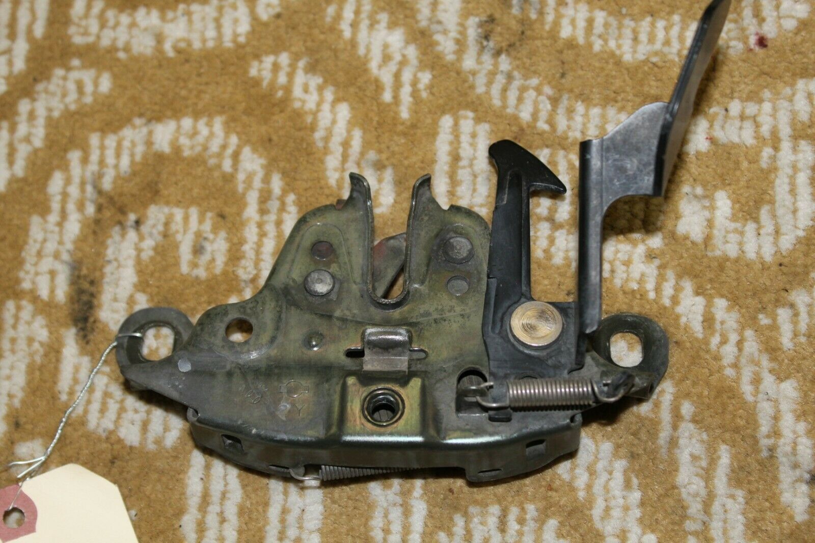 2003-2005 INFINITI G35 FRONT HOOD LID LOCK LATCH RELEASE K8234 - $38.69