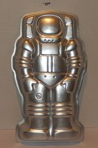 Rare Vintage 1978 Wilton Astronaut Aluminum Cake Pan 502-2098 - $23.73