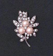  1pc Faux Nude Pearl with Clear White Rhinestone Brooch Pin Silver Plated B96 - £4.71 GBP