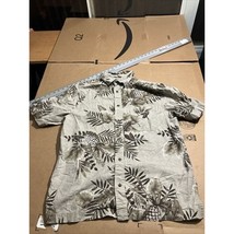 Croft &amp; Barrow Hawaiian Shirt Men&#39;s Medium, Tropical Button Up Short Sleeve - $9.90