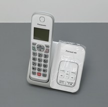 Panasonic KX-TGD832W 6.0 Expandable Cordless Phone System (very good) image 3