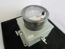 Dwyer 3004C Photoelectric Pressure Gauge - $134.00