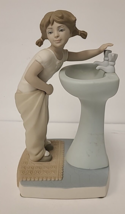 LLADRO &quot;Clean Up Time&quot; Pedestal Sink Blonde Matte Finish Version Retired #4838 - £37.31 GBP