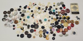 *Z23) Mixed Junk Drawer Lot of Approximately 270 Vintage Buttons - $13.86 CAD