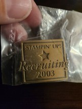 STAMPIN&#39; Up! Up 2003 Recruiting one star Lapel Pin Gold Tone Enamel Collectible - £6.74 GBP