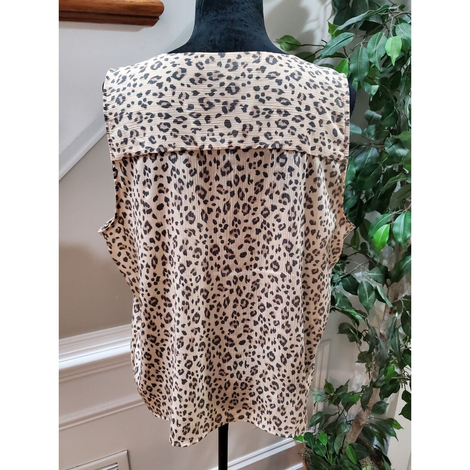 Nine West Women's Beige & Brown Polyester V-Neck Sleeveless Casual Shirt Size XL Item image 2