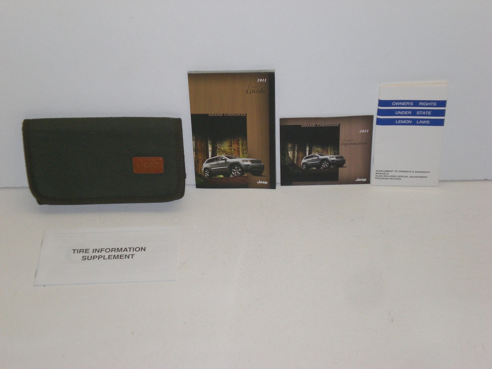 2011 Jeep Grand Cherokee Owners Manual with DVD and Case - $45.00