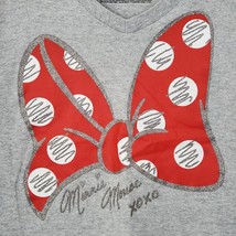 Disney Women&#39;s Minnie Mouse Bow XOXO Gray Short Sleeve Shirt Size Small - £6.84 GBP