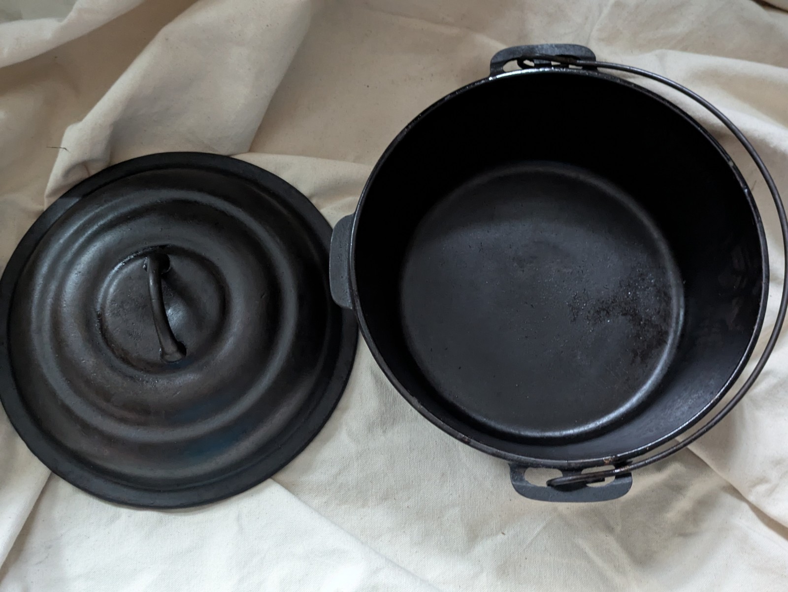 Ozark Crescent Foundry #8 Fonte Dutch Oven Abeille Ruche Bouchon 10 IN Seasoned Item image 6
