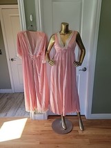 Vintage JC Penny Nylon Robe Nightgown Peachy Pink Lace Sz L - £27.22 GBP