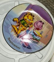 The Danbury Mint Garfield Jim Davis Calendar Plate September 6 Inch Coll... - $278.40 MXN