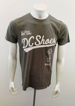 DC Shoes Men&#39;s Spell Out T Shirt Size Medium Gray Crew Neck Short Sleeve... - $147.83 MXN