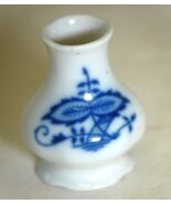 RGK Leander Mini Porcelain Vase Blue &amp; White Karlsbader Zwiebelmuster - $9.89