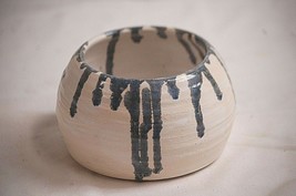 Handcrafted Studio Stoneware Art Pottery Blue Drip Speckled Bowl Unsigned - £15.85 GBP