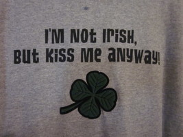 Nwt - I&#39;m Not Irish, But Kiss Me Anyway Felt Shamrock Adult M Short Sleeve Tee - £3.98 GBP