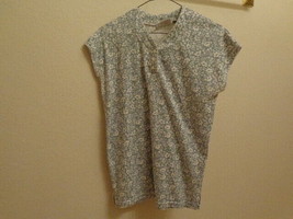 Workable Separates Gray Blue White Floral Shirt Size S M Short Sleeve - £3.36 GBP