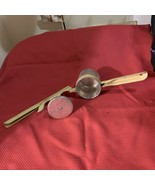 Vintage Universal Potato Masher/Ricer Made in USA. Yellow Handle - $233.93 MXN