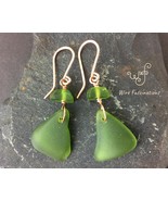 Handmade copper wire wrapped emerald green sea glass earrings - €26,53 EUR