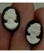 Nice Vintage Cameo Screw Back Earrings, VERY GOOD CONDITION - $282.52 MXN