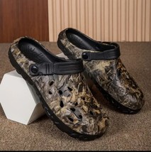 Men’s Clogs Lightweight camouflage Sandals 10.5 Comfortable Fit - $24.26