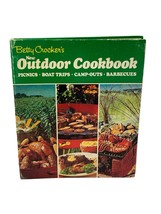 Betty Crocker&#39;s New Outdoor Cookbook Picnics Camping Barbecue Boating 19... - $530.58 MXN