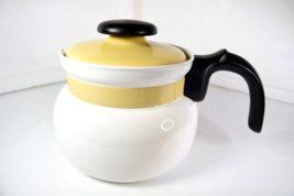 Vintage Corning Ware Yellow &amp; White 8 Cup  Teapot Kettle with Lid P-168 - £26.04 GBP