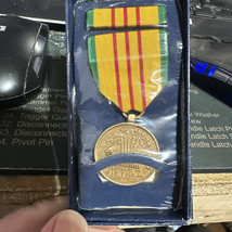 Vintage NOS Original US Military Vietnam War Service Medal Set in Box - $19.79