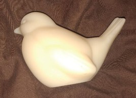 VTG Fenton Satin Custard Yellow Glass Bird Figurine - £56.04 GBP