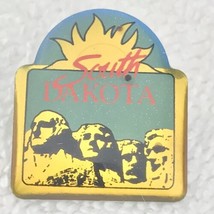 South Dakota Mount Rushmore Pin Vintage Souvenir Travel USA Road-trip - $12.78