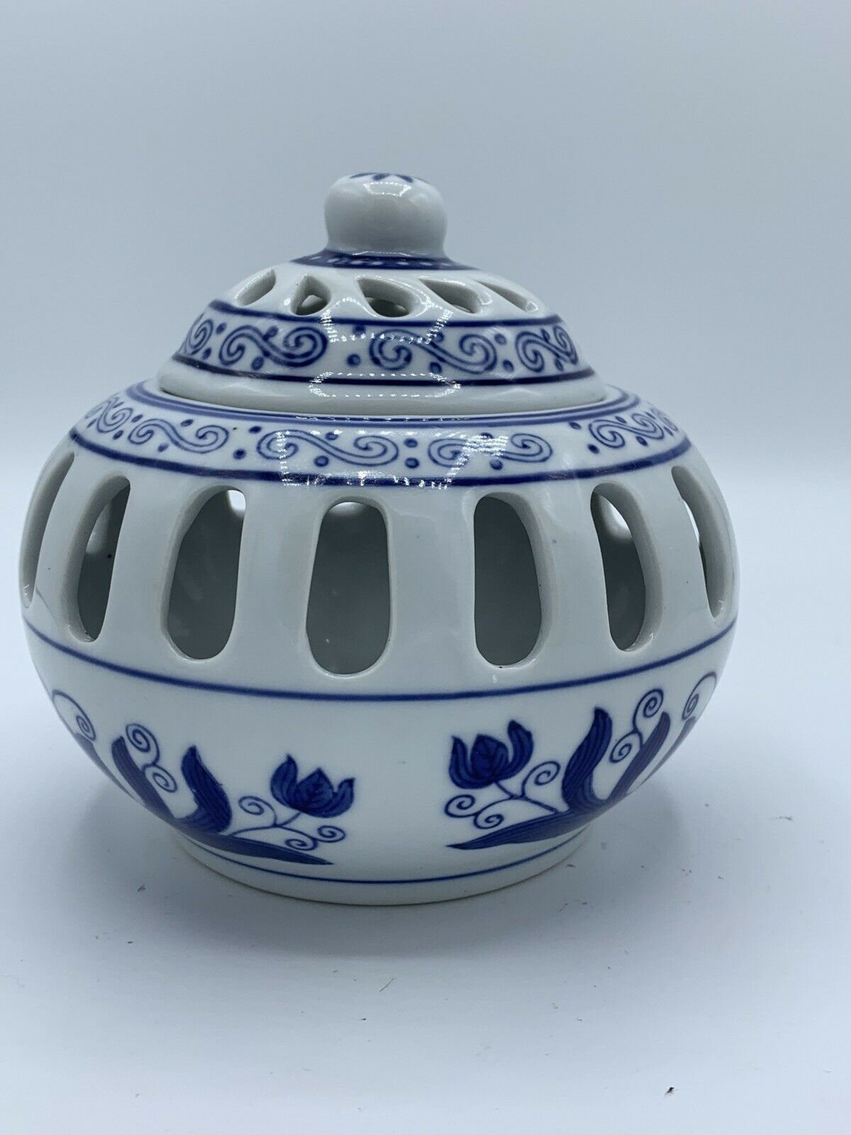 BOMBAY CANDLE HOLDER ASIAN  BLUE &  WHITE  CAGE WITH TOP AND BASE Never used - $12.70