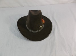 Bailey Western Brown Felt Cowboy Hat 6 7/8 &amp; Horse Pin &amp; Feather 140244 - £71.66 GBP
