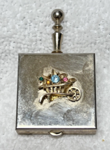 Vintage Pink Blue Rhinestone Flower Cart Raised Floral Pillbox Pill Box ... - €15,83 EUR
