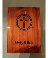 VTG 1958 Memorial Edition Holy Bible Cedar Box Made by Union Labor Memor... - $15.27