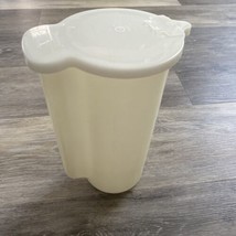 Vintage Tupperware 2 Quart Opaque Pitcher 129 With Lid And Flip Top 625 - £7.89 GBP