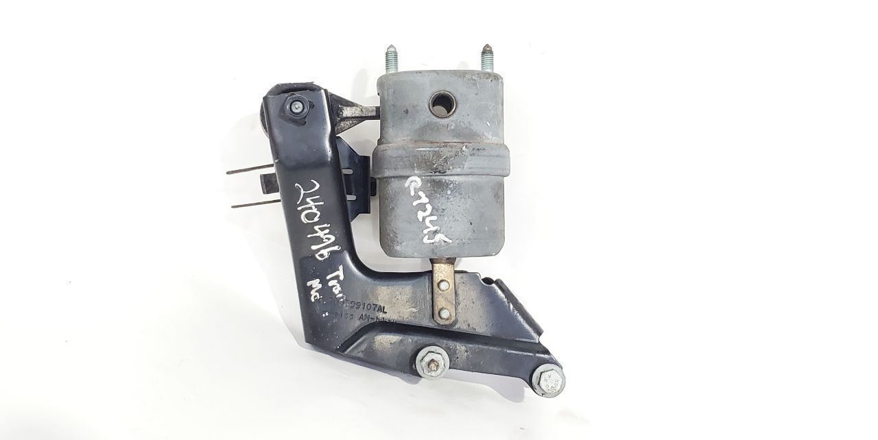 2003 Volkswagen Eurovan OEM 7D0399107AL Transmission Mount  - $49.50
