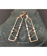 Handmade copper earrings: long rectangles diagonal wire wrapped with gla... - €23,11 EUR