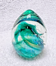 Art Glass Egg Paperweight Blue Greens Shimmery Signed A Schnntz (?) 2 1/... - $451.83 MXN