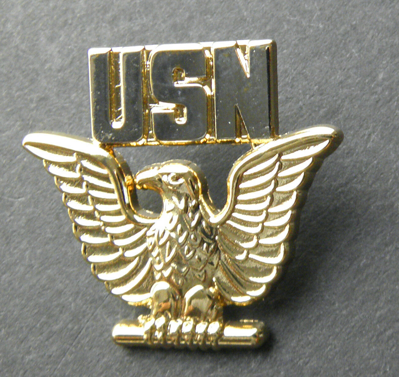 US NAVY USN ENLISTED GOLD SILVER COLORED EAGLE LAPEL PIN BADGE 1 INCH - $5.64