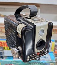 Used Vintage KODAK Brownie Hawkeye Camera Photography Prop - $734.78 MXN  Used Vintage KODAK Brownie Hawkeye Camera Photography Prop - $734.78 MXN