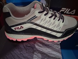 WOMEN`S FILA TRAIL RUNNING EVERGRAND TR 21.5 SNEAKERS SIZE 7M NEW - $41.58