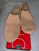 Capezio Girls Dancing shoes Nude Color Size 6.5 m - $21.29
