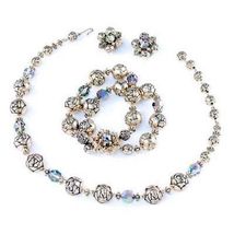 VTG Jewelry 3-D Gold Tone Carved Rose Beads Parure 3PC 50’S Necklace Ear... - $824.20 MXN VTG Jewelry 3-D Gold Tone Carved Rose Beads Parure 3PC 50’S Necklace Ear... - $824.20 MXN