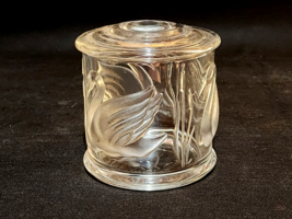 Gloria Vanderbilt EMBOSSED Swan Glass Jar With Lid By TELEFLORA Signed O... - $353.97 MXN