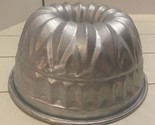 Vintage Cake Jello Mold Aluminum Bundt Fluted Tube Pan Taiwan - £13.66 GBP