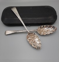 Beautiful Georgian Sterling Silver Fruit Serving Spoons in Original Case - 1810 - £229.21 GBP